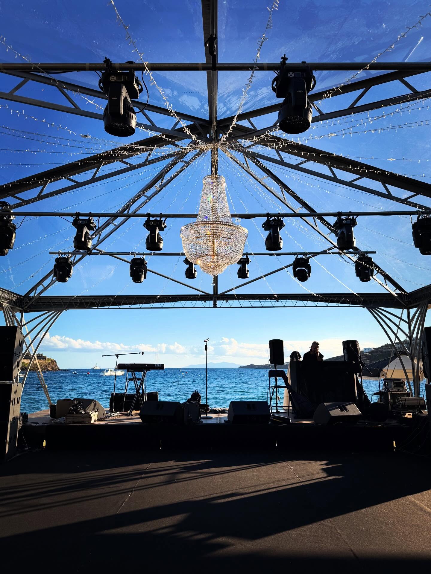 2 bands, a dj and a long day & night. Always our pleasure