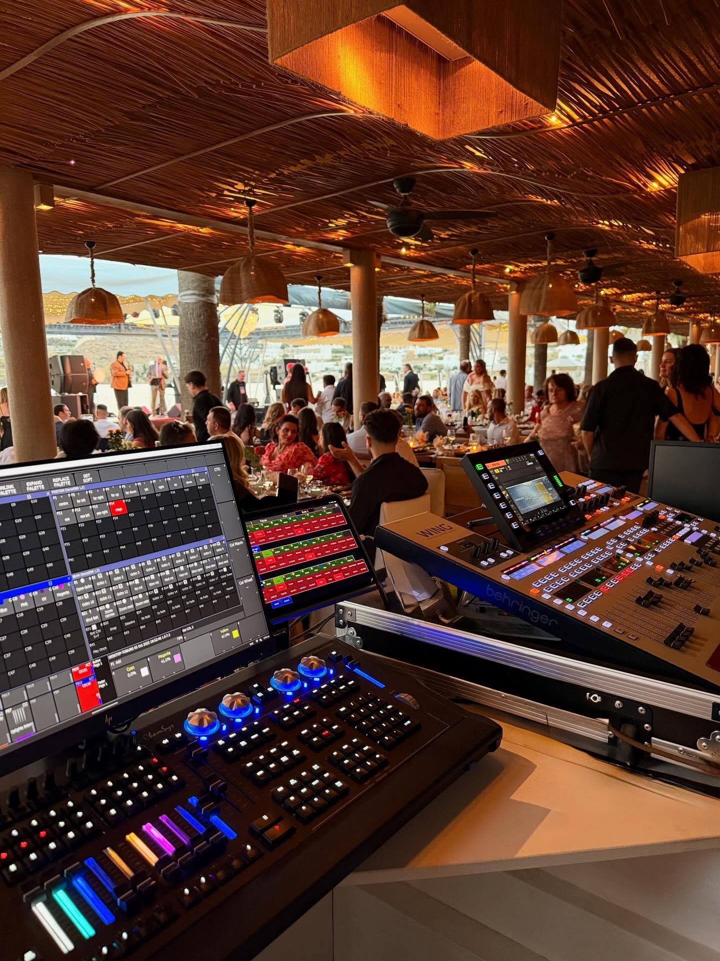 Keeping serious control 

#chamsys #stadiumconnect #wing #lacoustics